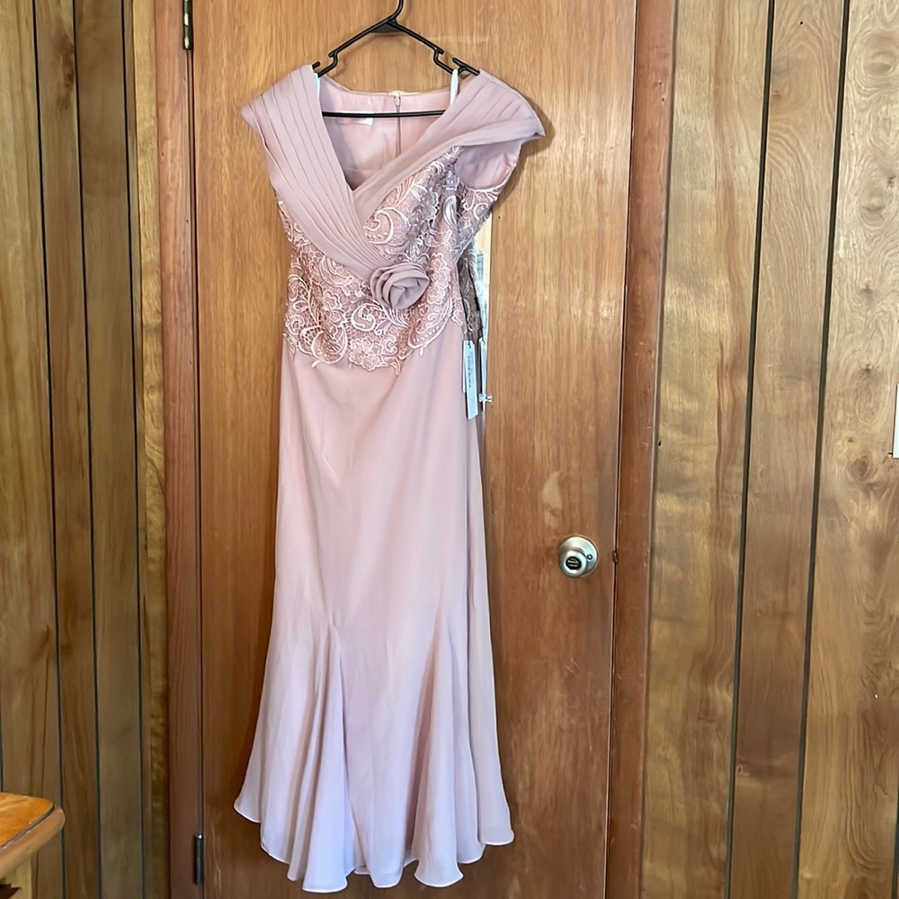 JJ House dress. Color Dusty Rose. Size 16 Excellent condition.